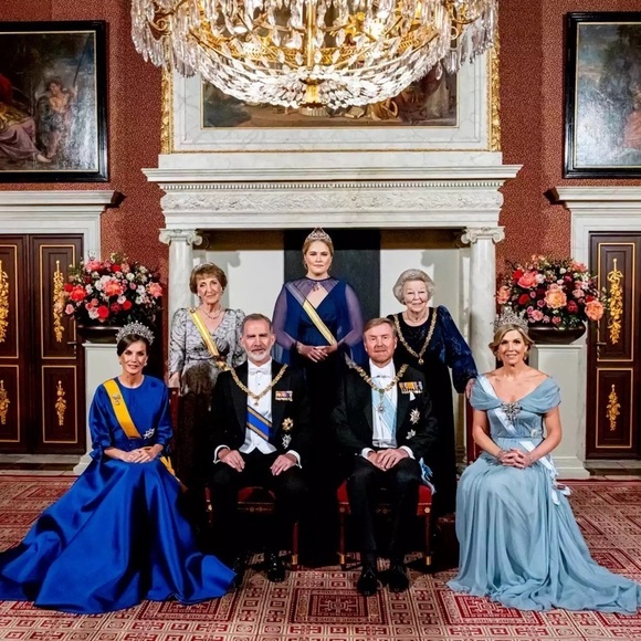 MARCHESA Navy Taffeta Ruffled Shoulder V-Neck Ruched Waist Low Back Ball Gown 4 - Picture 11 of 13